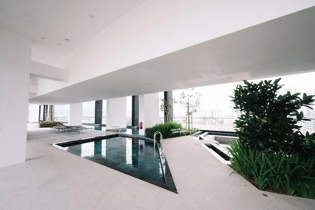 Apartment New Infinity Pool Seaview 3Bedrooms 2Carparks Jelutong Malaysia